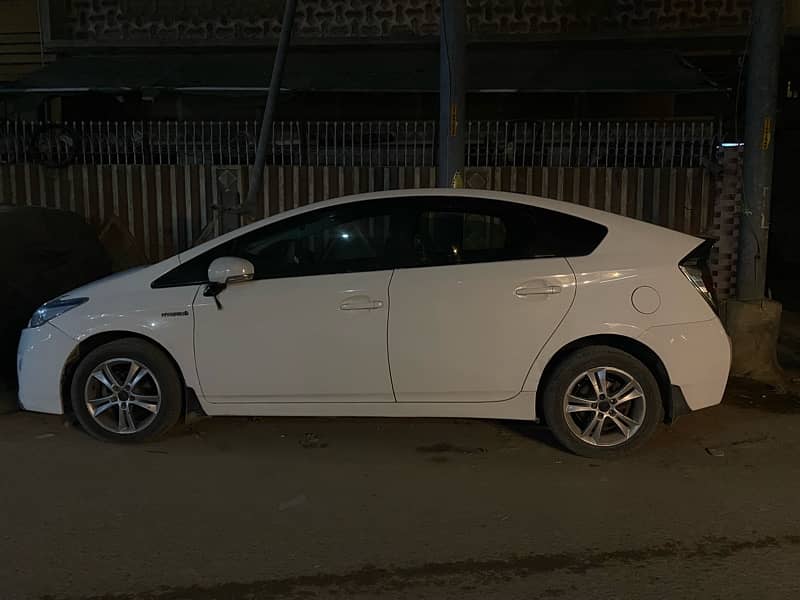 Toyota Prius 2011 3