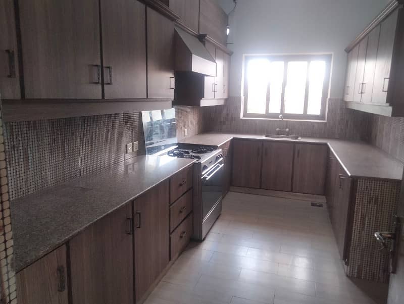 1 Kanal Upper Portion For Rent In DHA Phase 3,Block XX, Lahore. 9