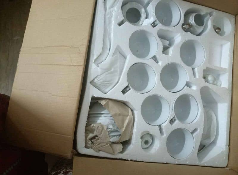 4 different dinner set brand new untouch available now 1