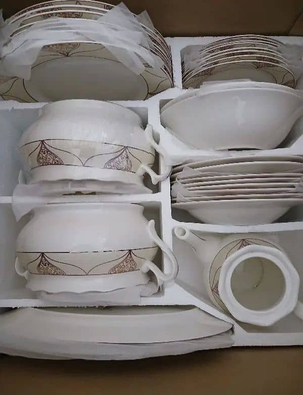 4 different dinner set brand new untouch available now 9