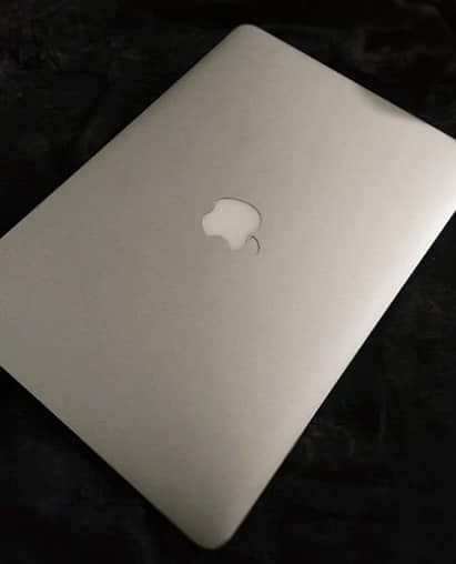 Apple macbook air mid 2012 (price is negotiable) 1