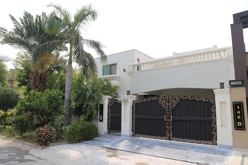 20 Marla Fully Luxury House For Sale In Main Canal Bank Road Izmir Town, Block D, Lahore. 3