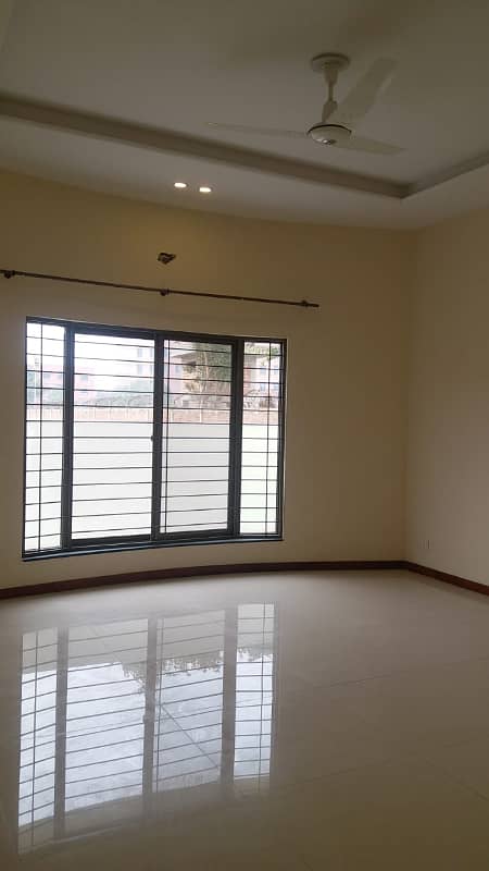 1 Kanal Luxury Spanish Design Slightly Used House For Sale In DHA Phase 5 Lahore. Prime Location Near To Park / Jalal Sons 33