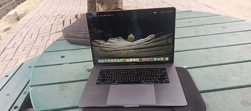 MacBook Pro 0