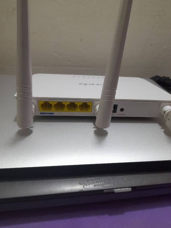 Tenda Triple Antentta New Router 1