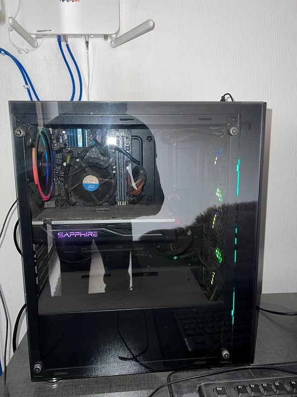 gaming pc with table and screen 1