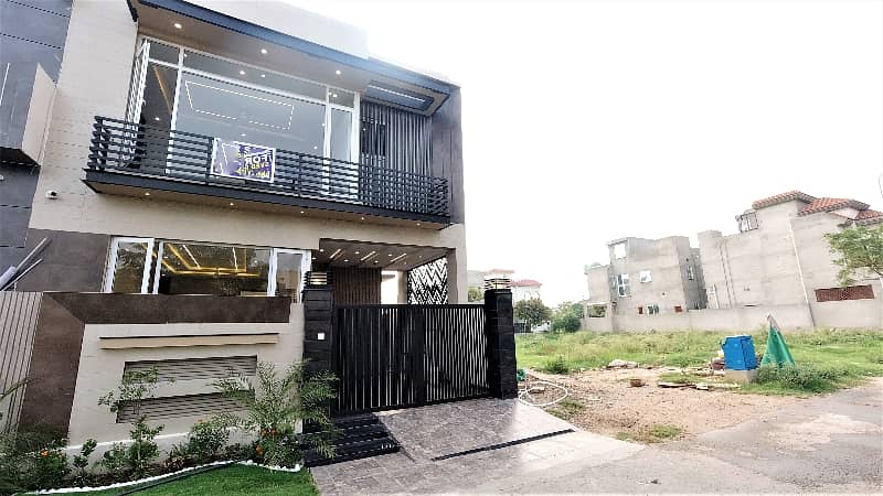 Prime Location 5 Marla House For Sale In DHA 9 Town - Block D 1