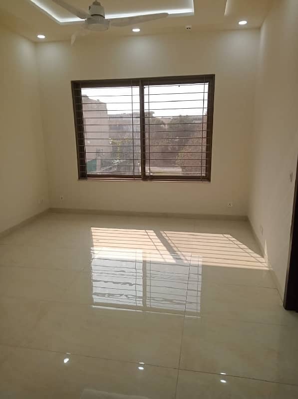 1 Kanal Upper Portion For Rent In DHA Phase 4,Block DD, Lahore. 1