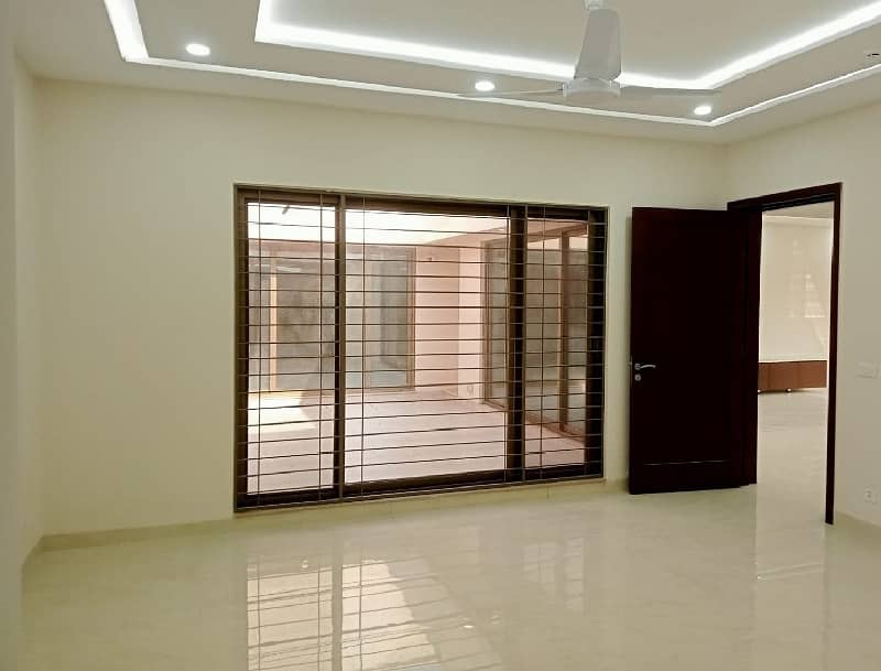 1 Kanal Upper Portion For Rent In DHA Phase 4,Block DD, Lahore. 6