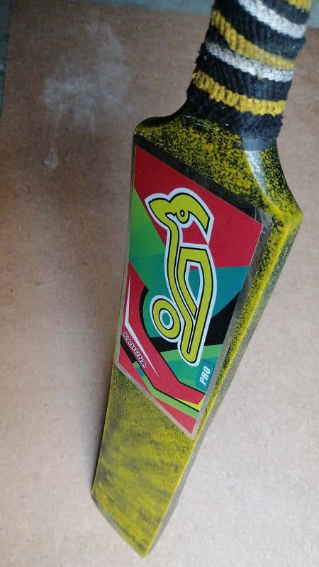 Kahuna Pro 3.0 Size Junior Cricket Bat, Superior Grip, 3