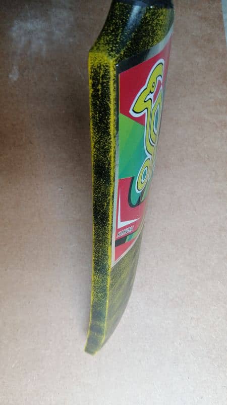 Kahuna Pro 3.0 Size Junior Cricket Bat, Superior Grip, 4