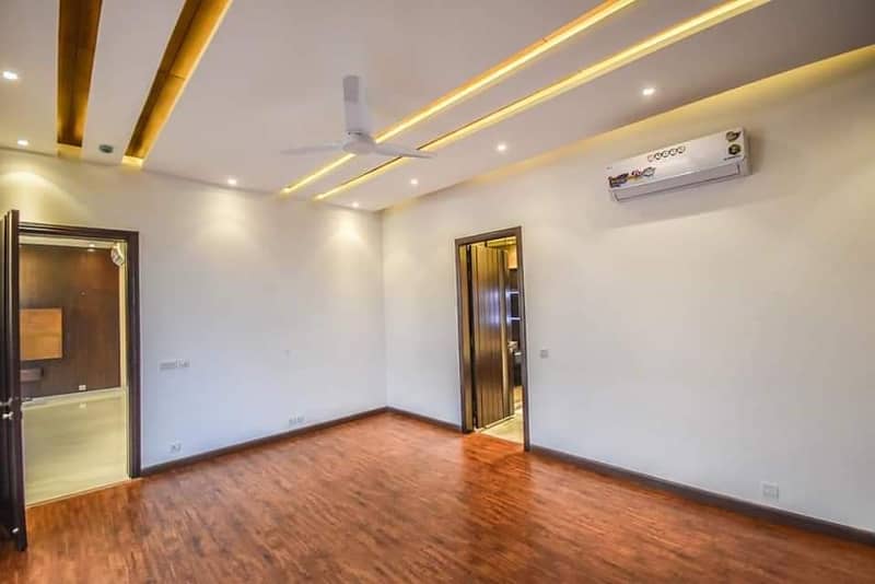 1 Kanal Slightly Used Unique Modern Design House For Sale In SUI GAS Society, Close To Park Near To DHA Phase 5 16