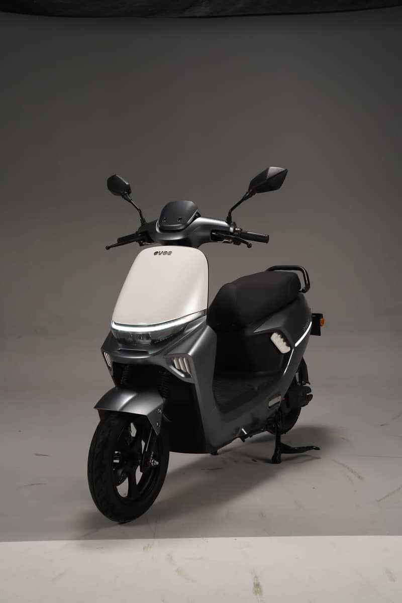 Evee S1 Electric Scooty 2024 New Zero Meter 1