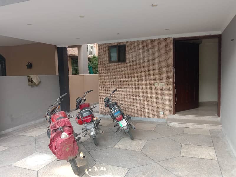 10 Marla Beautiful House Available For Rent in GG Block DHA Phase 4 Lahore 16