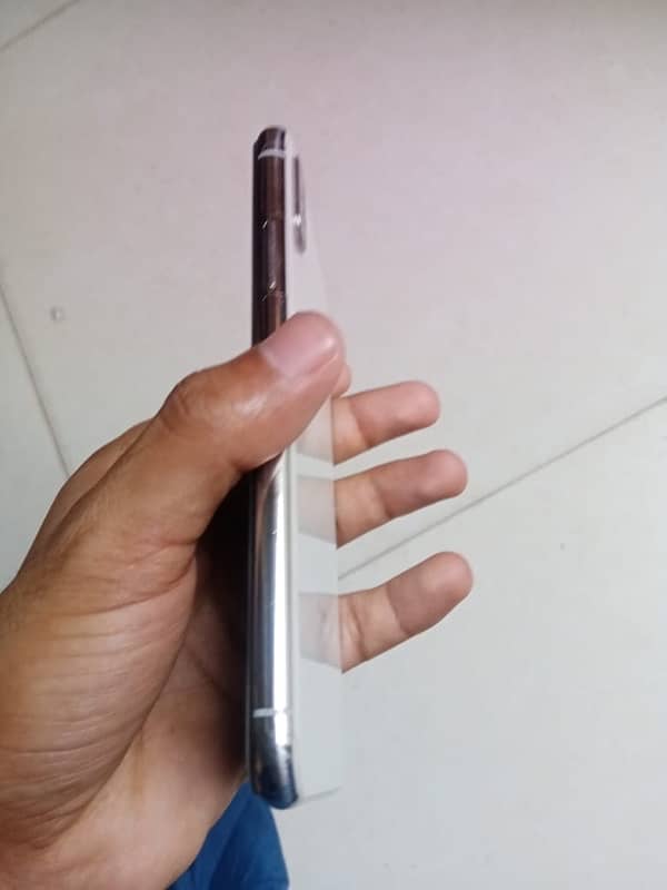 i phone xs  256 gb pta approved 5