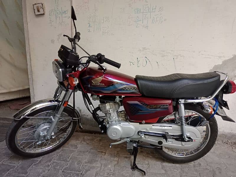 Honda CG 125 2024 model only 3000km for sale. 0