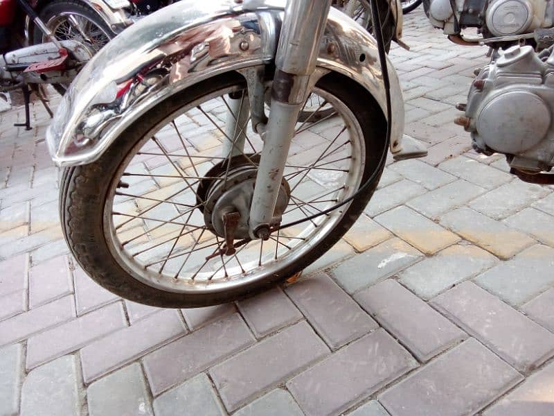 Honda CD70 3