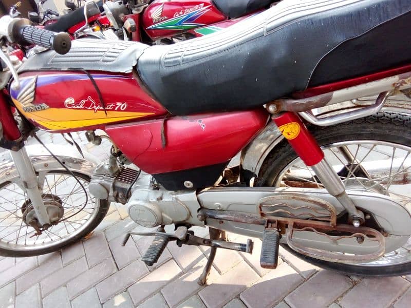 Honda CD70 6