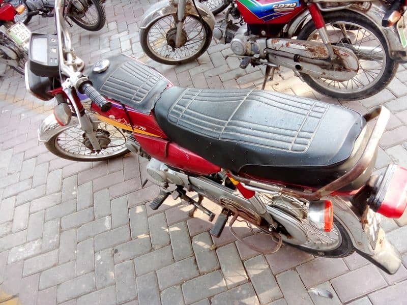 Honda CD70 7