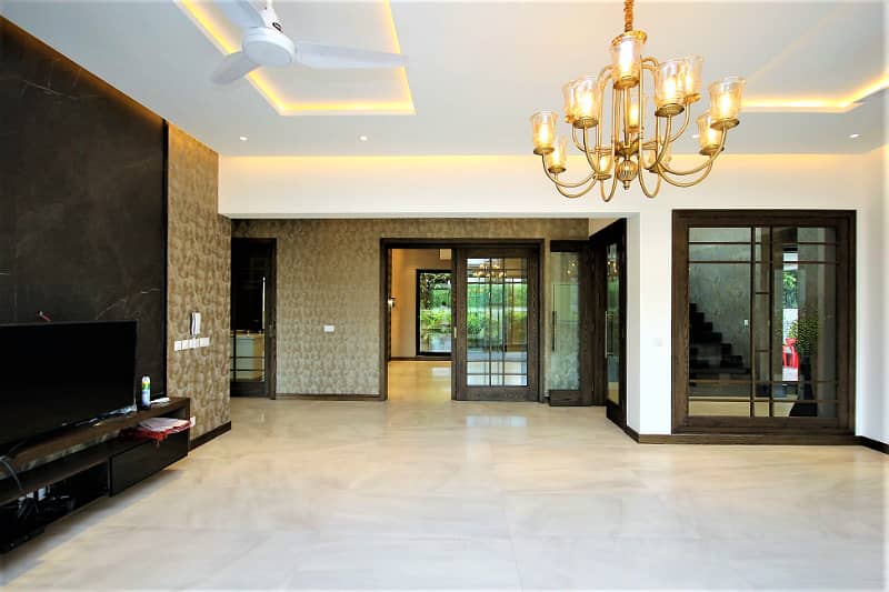 01 Kanal Slightly Used Well Maintained Like Brand New Most Elegant Bungalow For Sale In DHA Phase-5 Near To Park 4