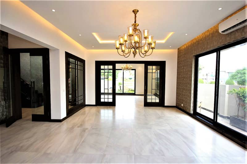 01 Kanal Slightly Used Well Maintained Like Brand New Most Elegant Bungalow For Sale In DHA Phase-5 Near To Park 9