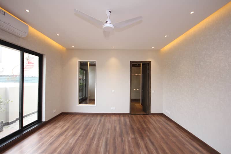 01 Kanal Slightly Used Well Maintained Like Brand New Most Elegant Bungalow For Sale In DHA Phase-5 Near To Park 13