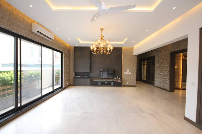 01 Kanal Slightly Used Well Maintained Like Brand New Most Elegant Bungalow For Sale In DHA Phase-5 Near To Park 17