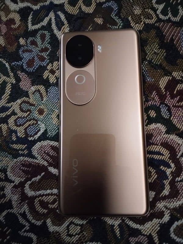 vivo v40e 4