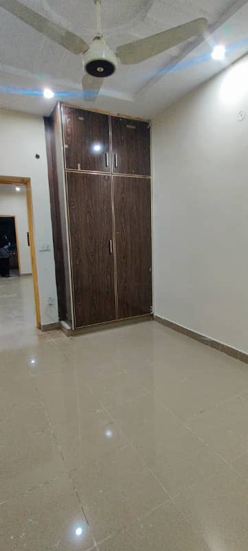 4 MARLA 2ND FLOOR FOR RENT IN MILITARY ACCOUNTS MAIN COLLEGE ROAD LHR 0