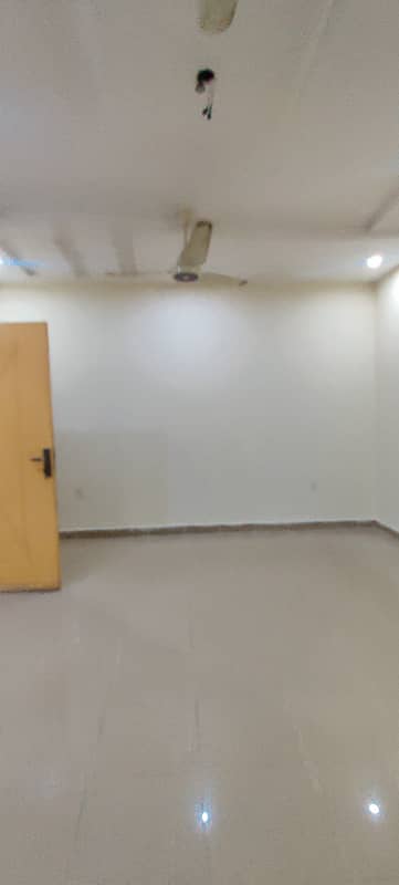 4 MARLA 2ND FLOOR FOR RENT IN MILITARY ACCOUNTS MAIN COLLEGE ROAD LHR 2