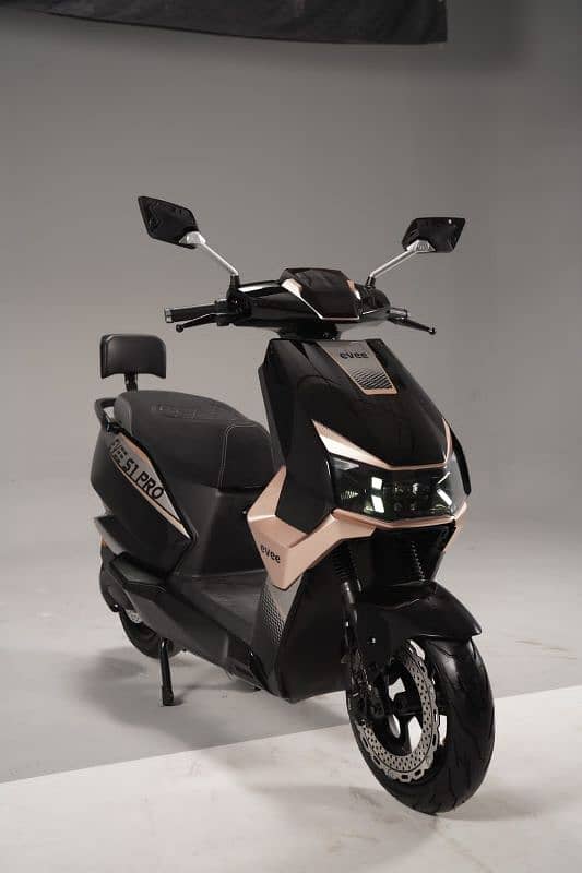 Evee S 1 Pro Electric Scooty 2024 Model Zero Meter 1