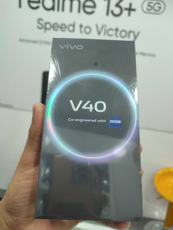 Vivo v40 1