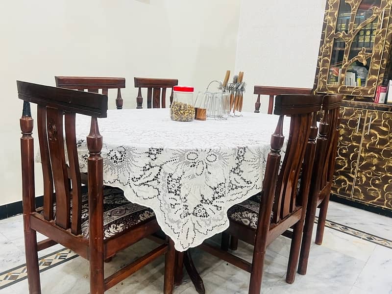 Elegant Dining Table for Sale - Perfect for Your Home! 0