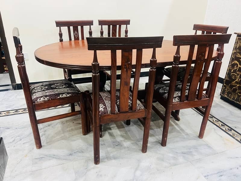 Elegant Dining Table for Sale - Perfect for Your Home! 1