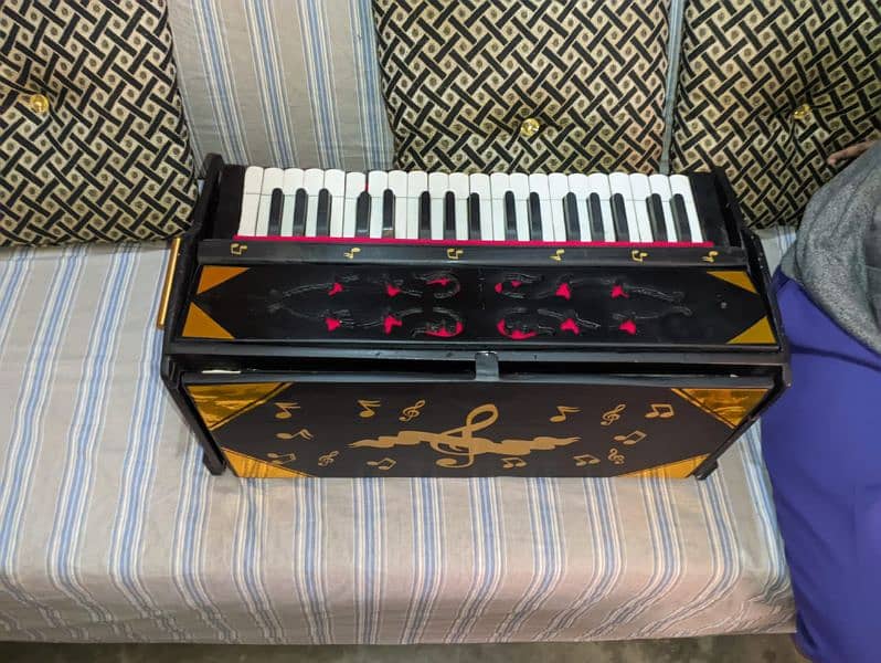 Harmonium 9