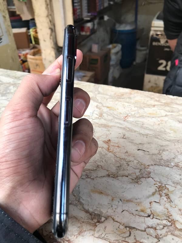 iphone xs,,,non pta,,, 64 gb,,, water pack,,,bettry health 85 0