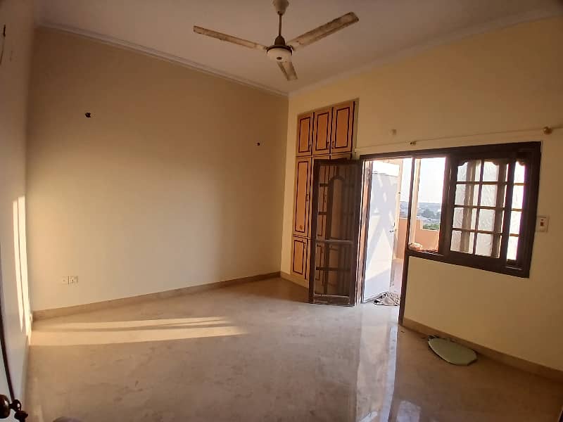 240 SQUARE YARDS WEST OPEN 1ST FLOOR PORTION FOR RENT IN JAUHAR BLOCK 3 4