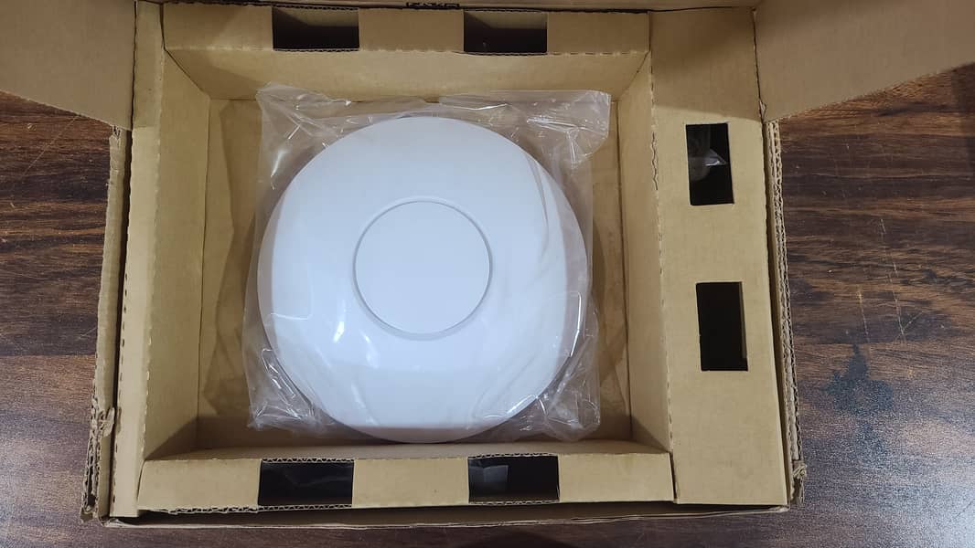 Ubiquiti UniFi UAP-AC-HD Access Point | Branded used (With Box) 3