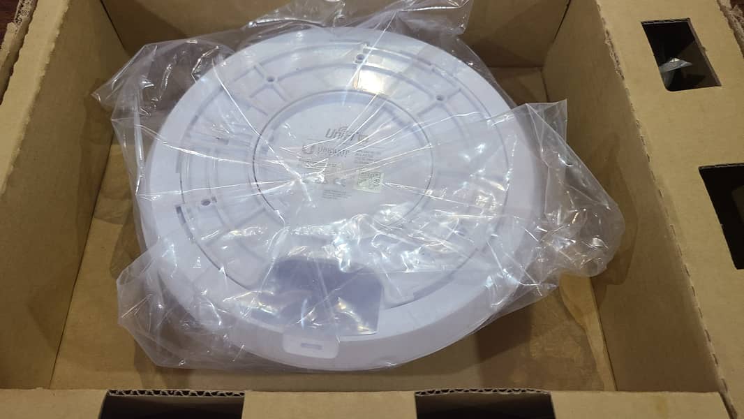 Ubiquiti UniFi UAP-AC-HD Access Point | Branded used (With Box) 5