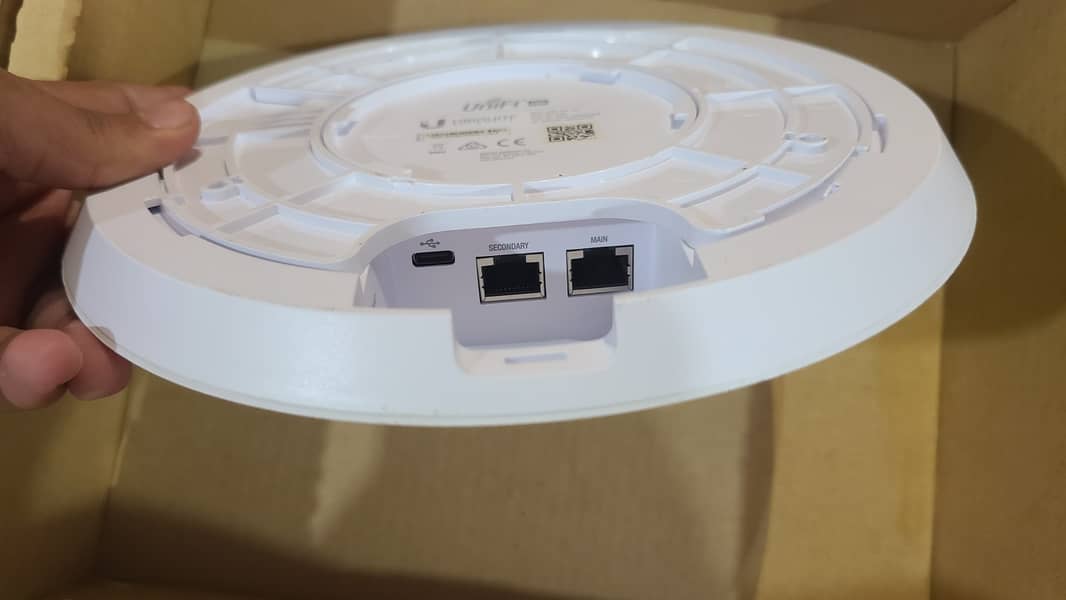 Ubiquiti UniFi UAP-AC-HD Access Point | Branded used (With Box) 13