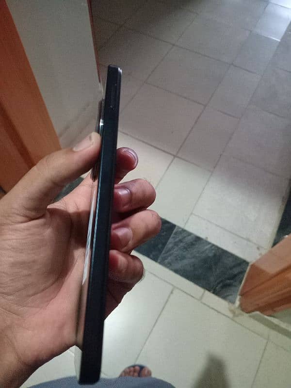 Realme with open box 1 day used phone 4/128 box chrger bilkul brand 3