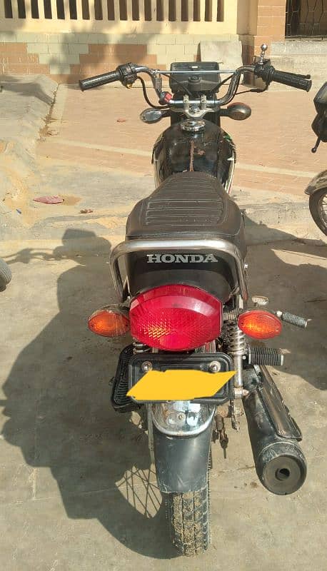 CG 125 HONDA BIKE ABSOLUTELY OK  SUKHUR90 thousand only 0