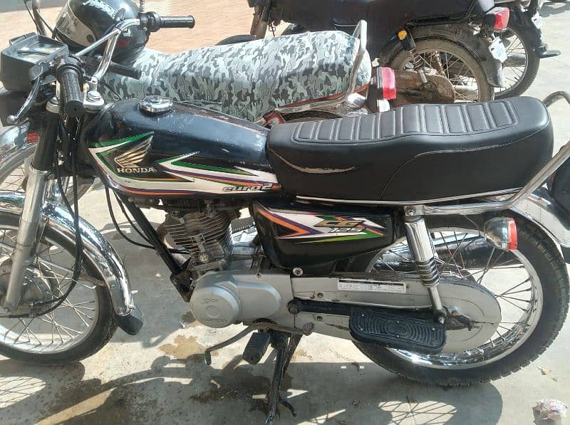 CG 125 HONDA BIKE ABSOLUTELY OK  SUKHUR90 thousand only 1