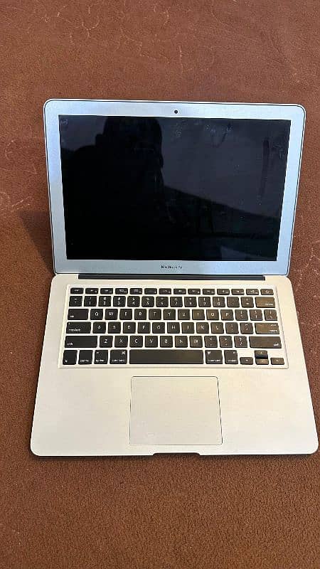 Macbook air 2017 13 inch 10//10 condition 1