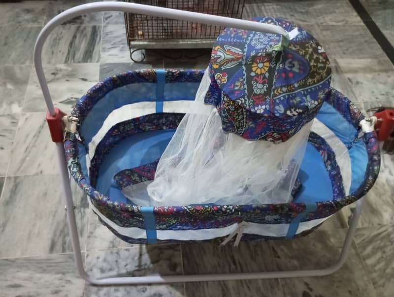 Baby swing for sale in very good condition 2