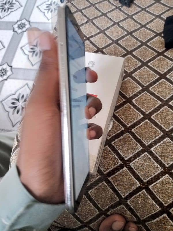 Huawei y7 2018 with box 3 32 all okay urgent sale 5