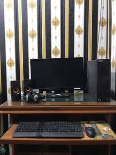 10 /10 condition full new computer with head phone and apeaker