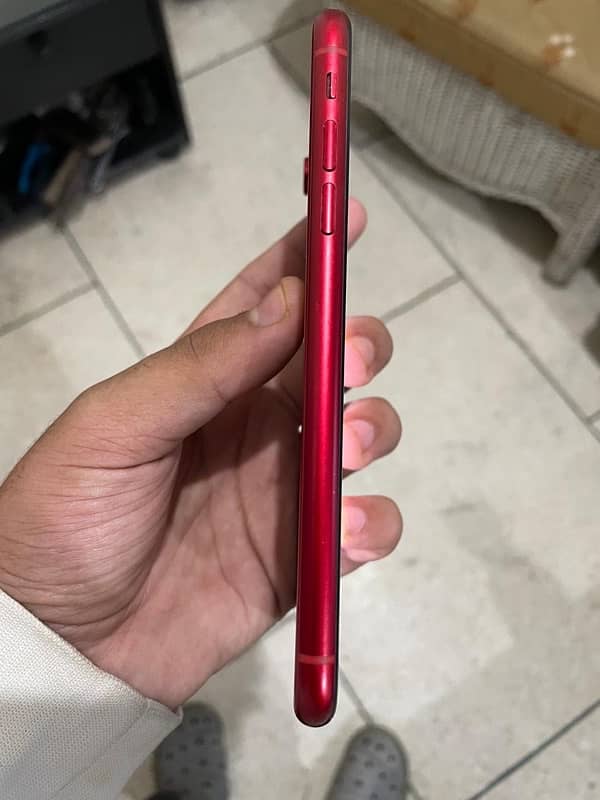 iphone xr  factory unlocked 128gb with box 4