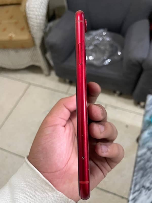 iphone xr  factory unlocked 128gb with box 5