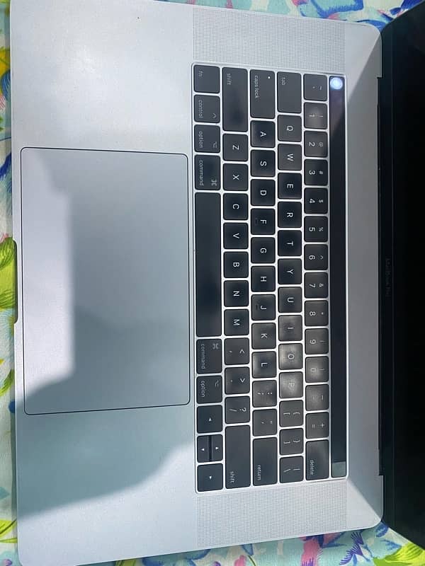 MacBook Pro 2017  15 inches 1